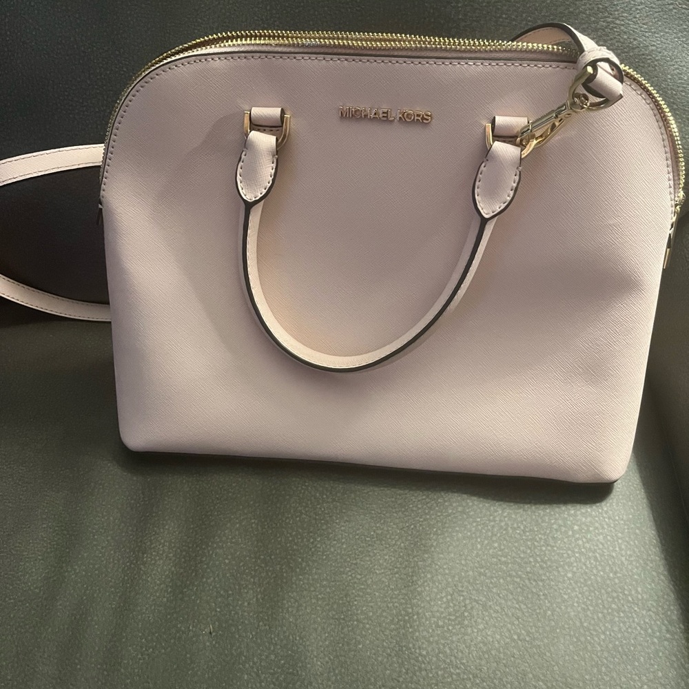 Beautiful never used light pink MK’s bag with gold hardware.